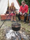 Herulfr et Ragnhild entrain de prendre leur petit déjeuner 