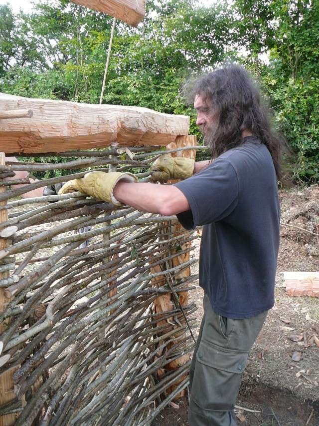 Pose du clayonage sur le mur arrière